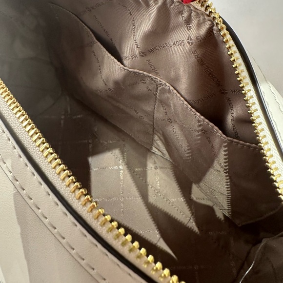 MICHAEL KORS TRAVEL MEDIUM DUFFEL SATCHEL / CROSSBODY BAG LIGHT CREAM MULTI - Picture 11 of 14